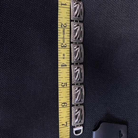 Unique Fashion CHARM BRACELET - Clasp Style - Brand new w/tags - Picture 4 of 5